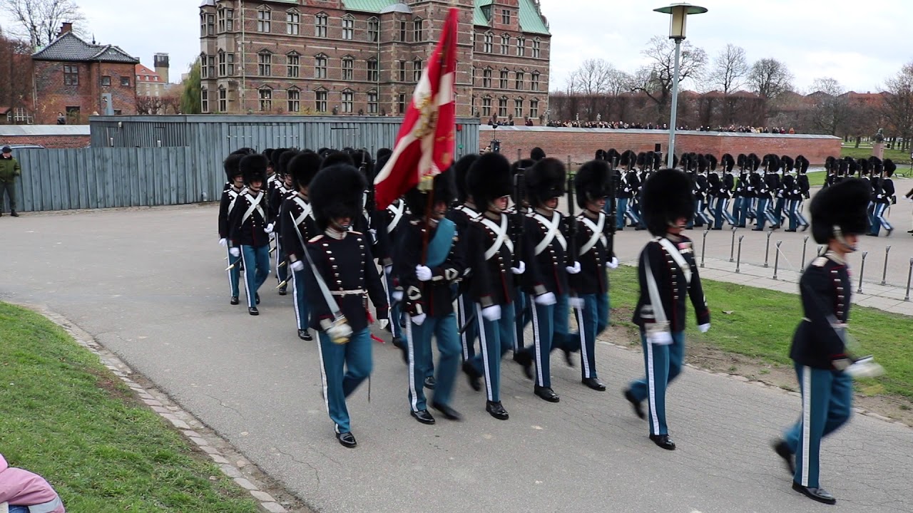 Garderne spiller - Dronningeparade 2018
