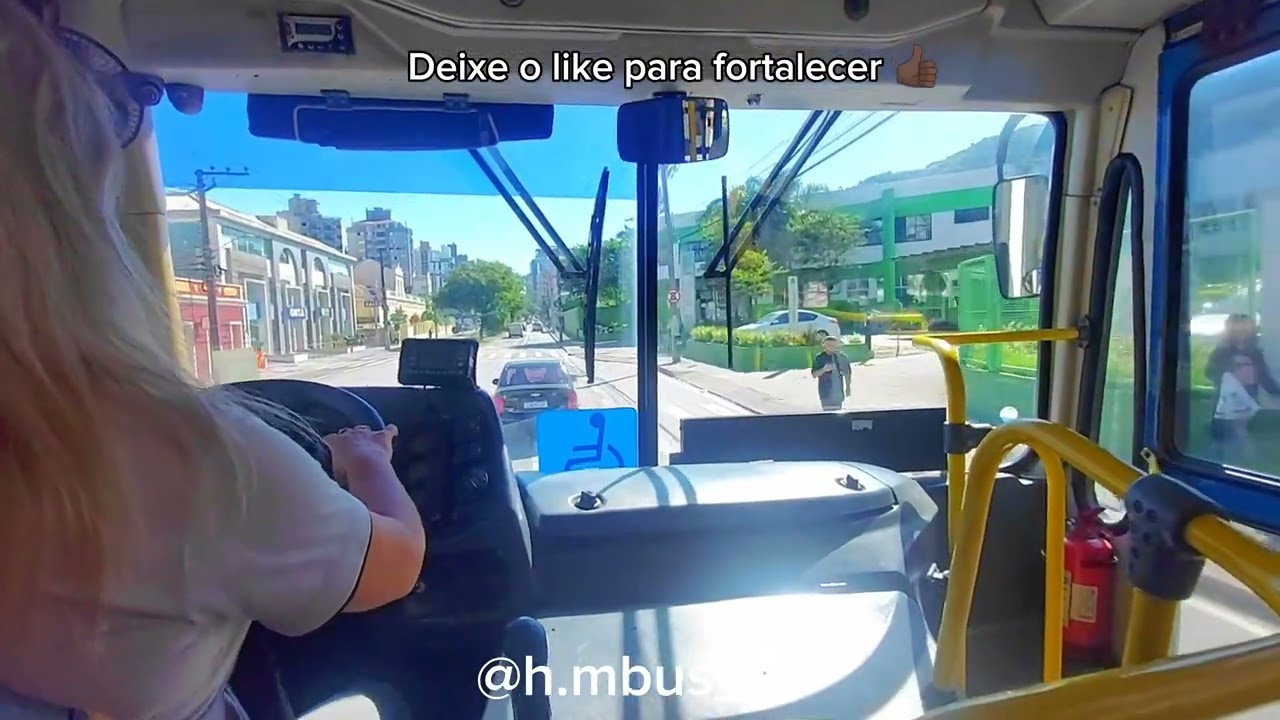 A mulherada também representa no asfalto - Volkswagen 17.230 EOD na linha 135 Volta ao Morro Norte.