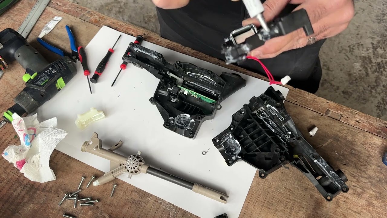 BMW X1 F48 Problem (Fahrzeug gegen wegrollen sichern) reparieren