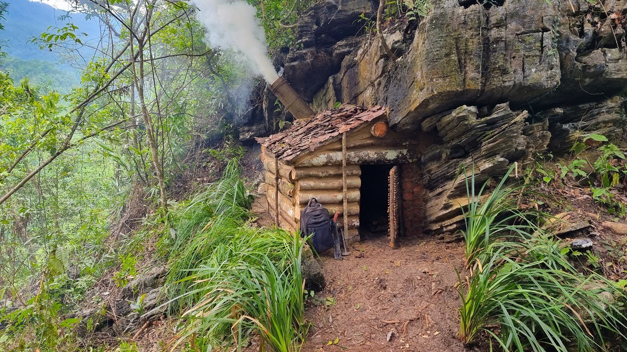 Building complete survival shelter under a large rock / King Of Saty