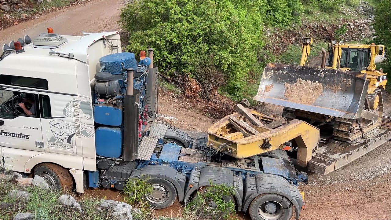 Transporting The Caterpillar D7R Bulldozer - Fasoulas Heavy Transports