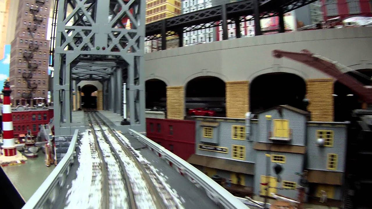 Alan Arnold's O-Gauge Big City Skyscraper Train Layout video
