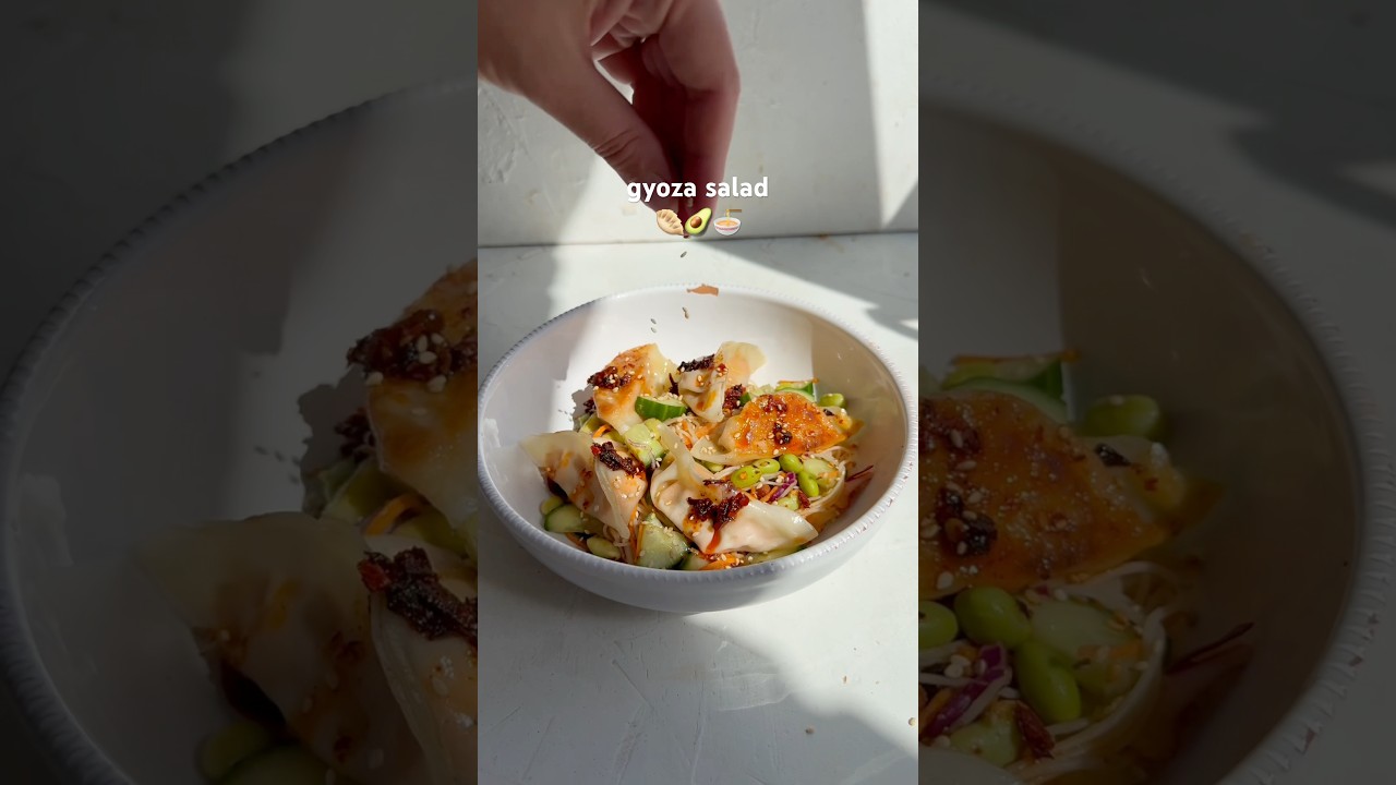 Gyoza salad 🥟 #salad #gyoza #asianfood #dinnerinspo