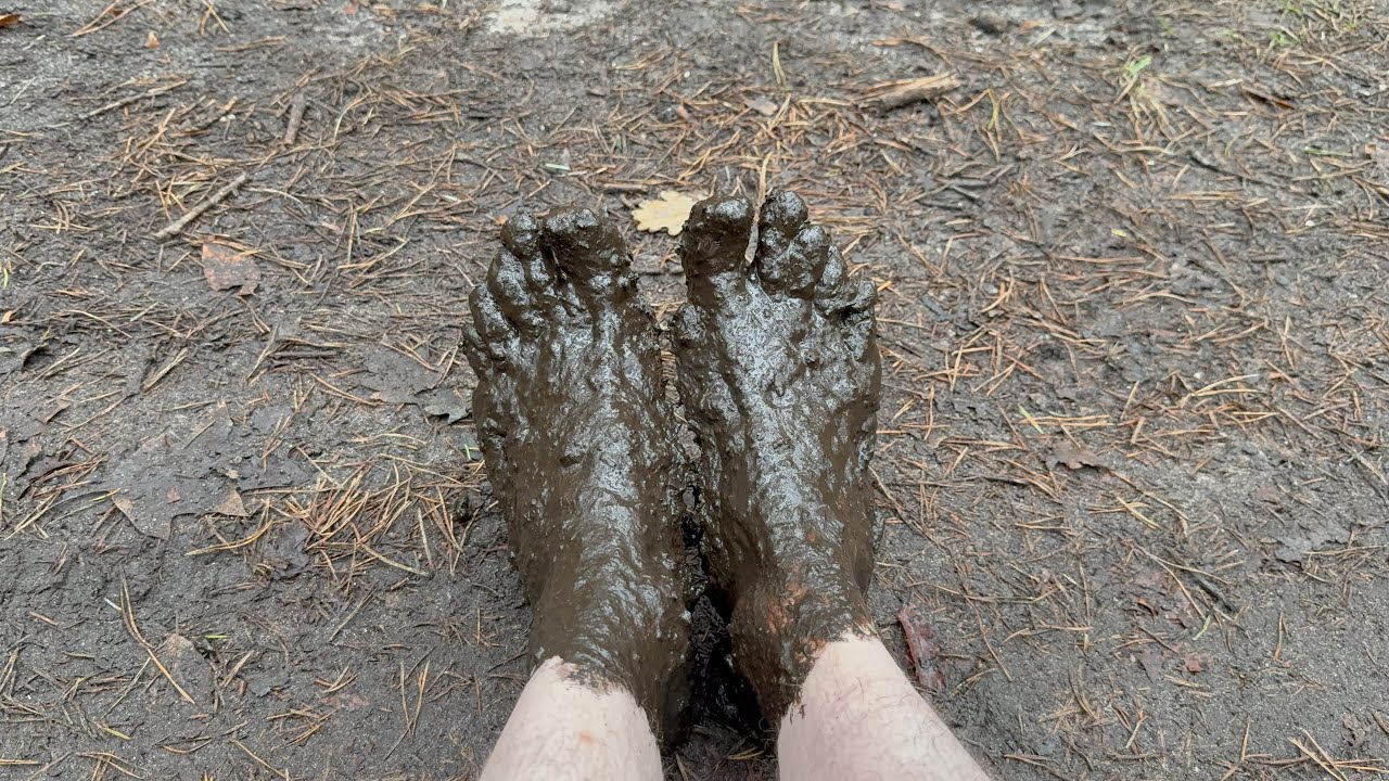 Seeing how far I can walk with my bare feet completely covered in mud on a public trail! [4K]