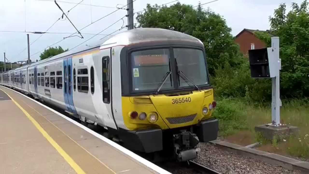 Trains At Biggleswade Railway Station (20/6/15)
