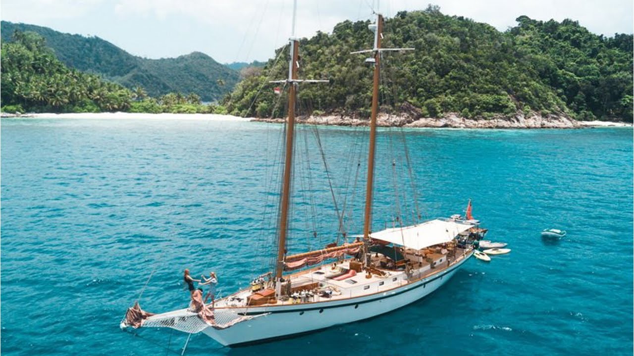 A Trip to the Anambas Islands on the Schooner Dallinghoo