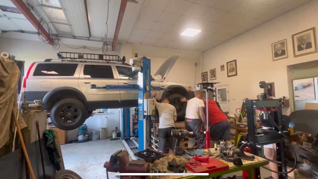 Jak sundat auto ze seklého zvedáku aneb - nebezpečné jednání mladých cápků