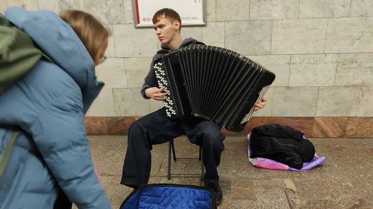 Ласковый Май - Седая ночь - Юрий Шатунов #Музыку из любимой песни детей позднего СССР играет баянист