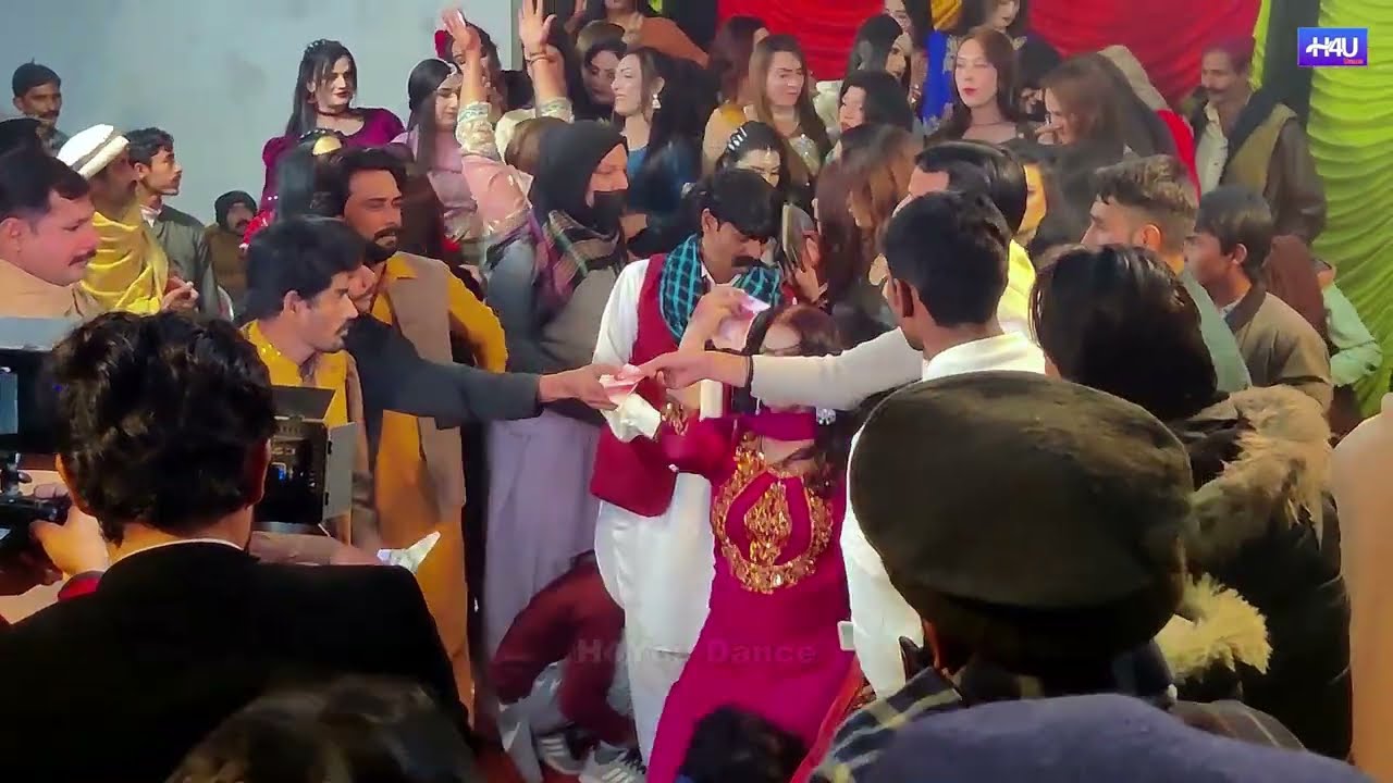 Paisa Zoya Khan Dance Performance 2026