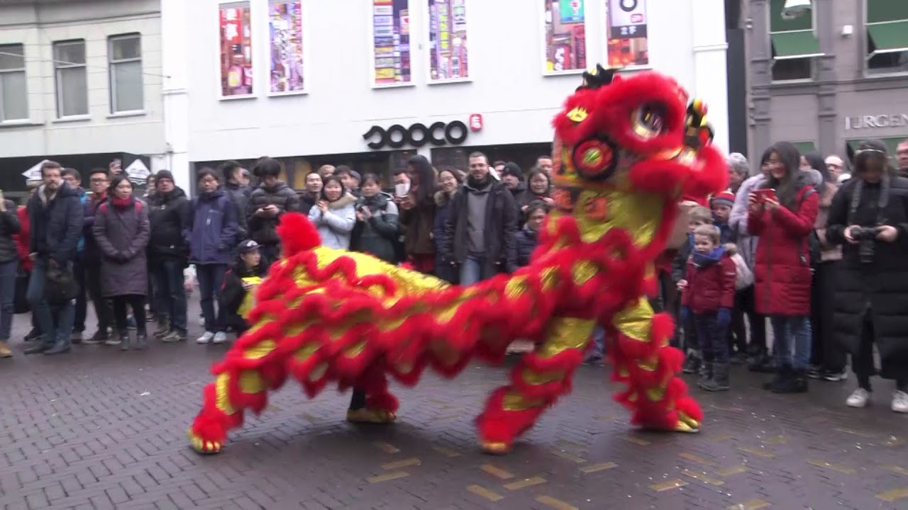 Enschede viert Chinees Nieuwjaar met traditionele leeuwendans (1Twente Enschede)