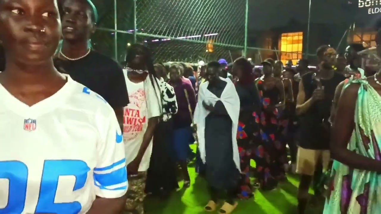 Ayahayah de Eldoret Kenya in Bomma inn field