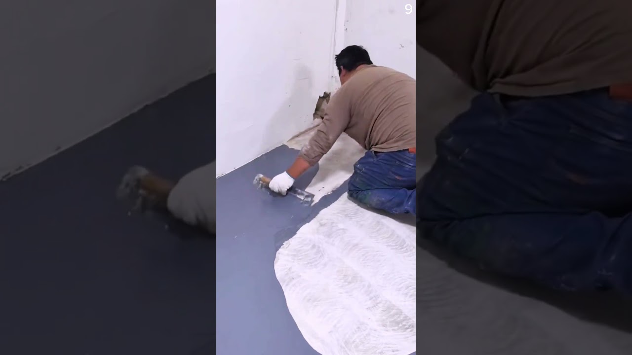 Cara yang cerdas pekerja meratakan cat anti bocor pada lantai dengan alat sederhana 