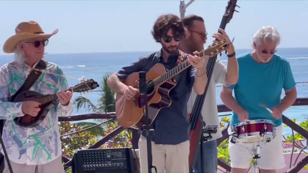 Circle Be Unbroken - Dirtweed Bluegrass Band at La Sirena (Puerto Morelos)