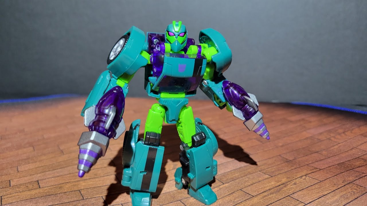 Transformers Age of The Primes Deluxe Class Fugitive Waspinator (Wasp) - ArcNeo Reviews