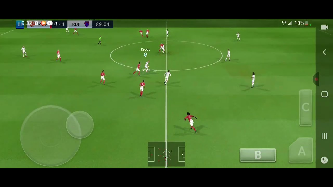 jugando Dream league .apk