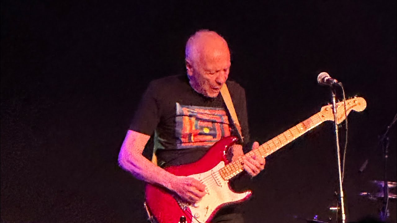 Guitar legend Robin Trower performing Bridge of Sighs, live at the Birchmere.  What an awesome show!