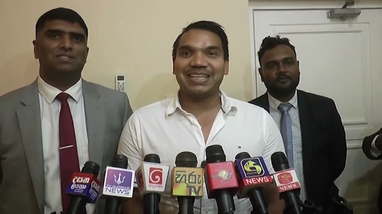 කැබ් එක පිටිපස්සේ ගෙනාපු ෆයිල් මිටිවලට මොකද වුනේ.