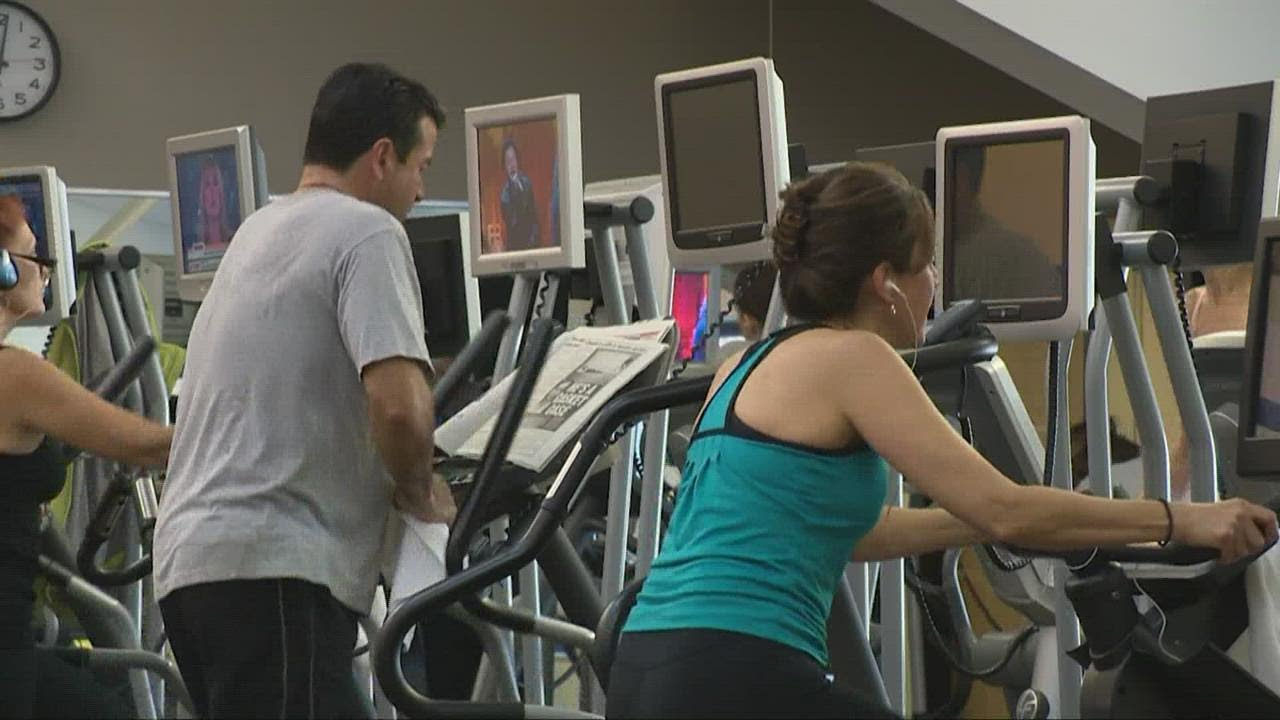 Should you eat before or after exercise? What the experts are saying