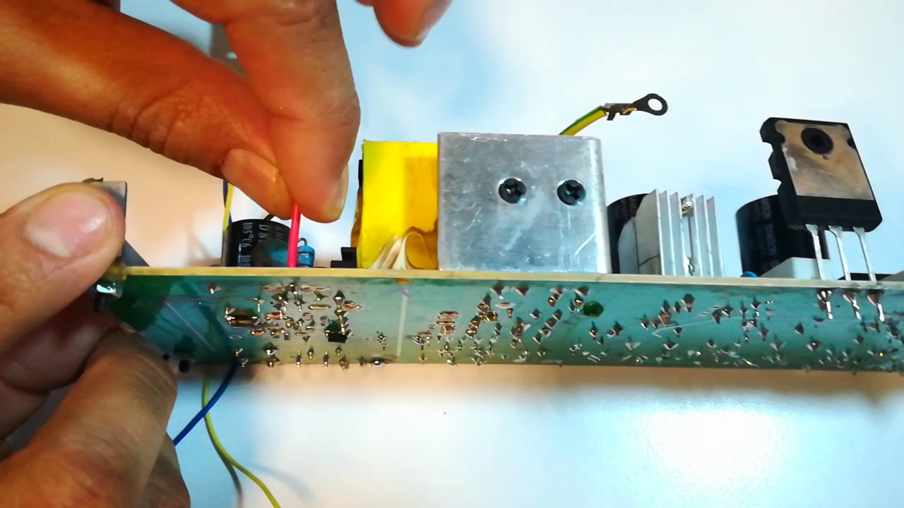 Como reparar fuente de alimentación de bafle amplificado utilizando el módulo SGE10570