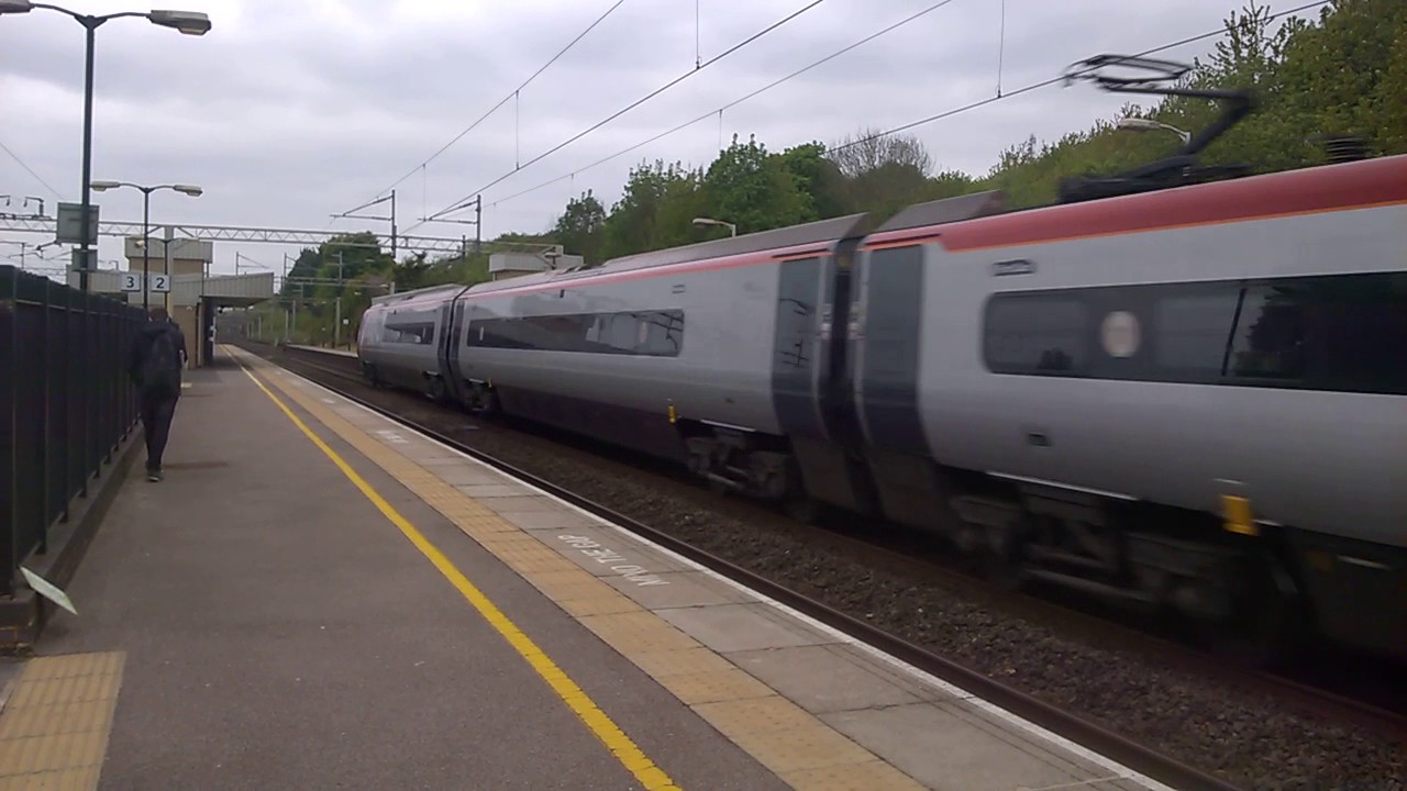 390005