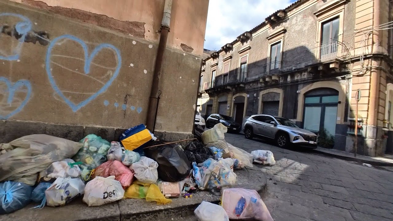 Catania, Sicily POV Walking Tour 🇮🇹 | Everyday Streets & Local Life