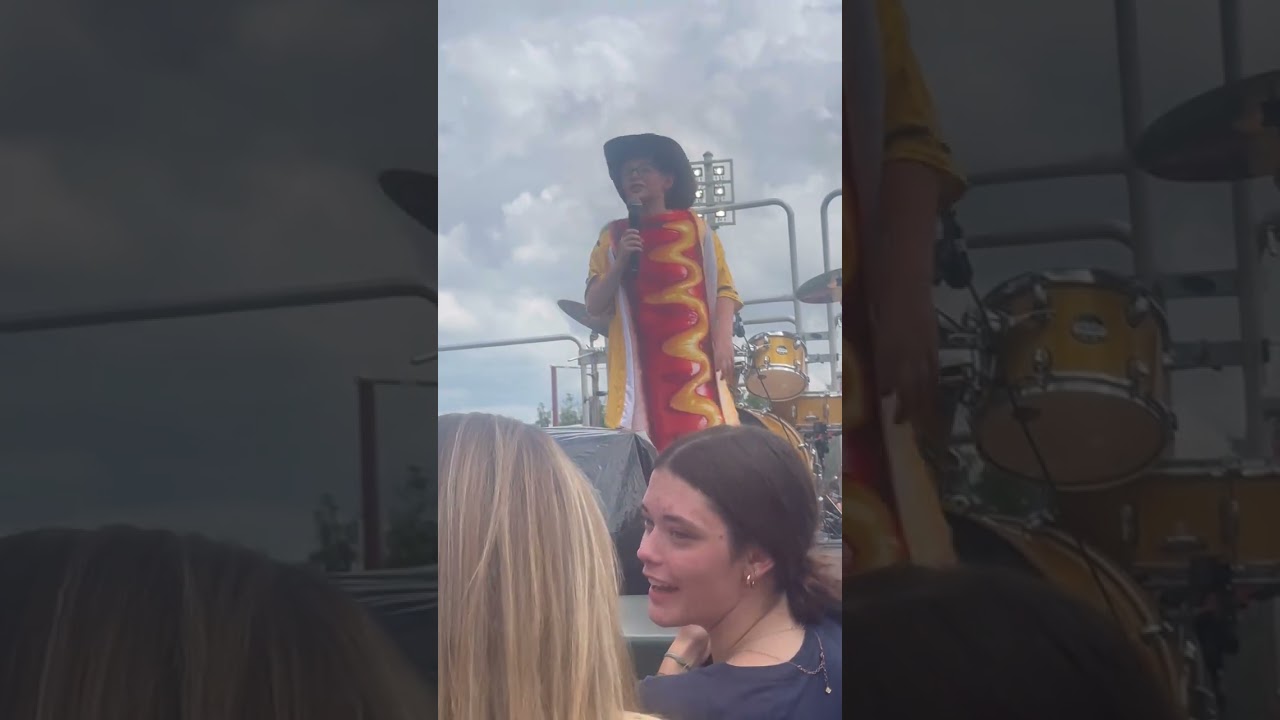 Hot Dog Harv and the MAN-NANAS Perform HOTDOGS TO GO