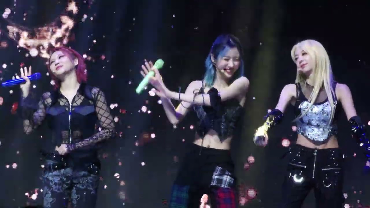 240113 Dreamcatcher concert mayday + 시간의 틈 + Silent Night