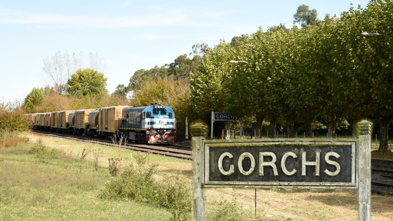 En el TRANQUILO PUEBLO GORCHS nos pasa el TREN cementero de FERROSUR ROCA