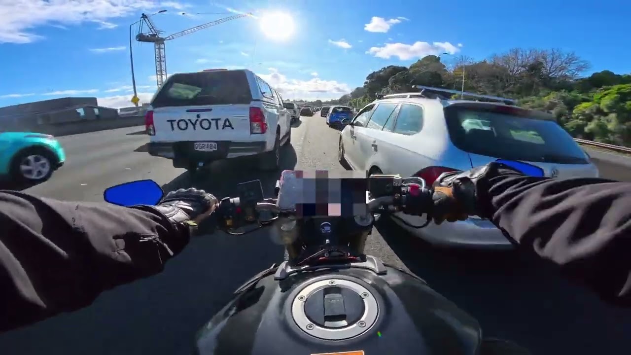 Suzuki GSR750 + Yoshimura exhaust system | Auckland Ride