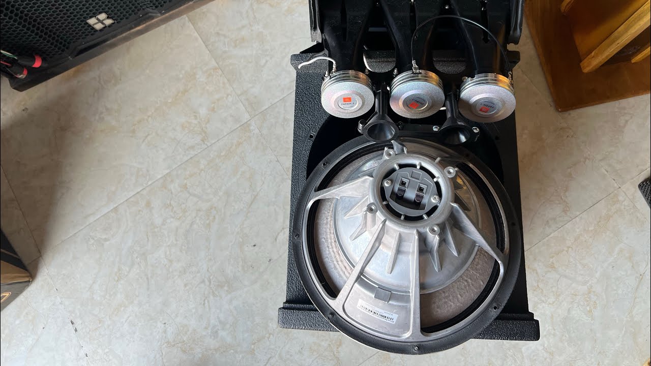 Loa array jbl vrx932LA-1 hàng mới China nguyên thùng