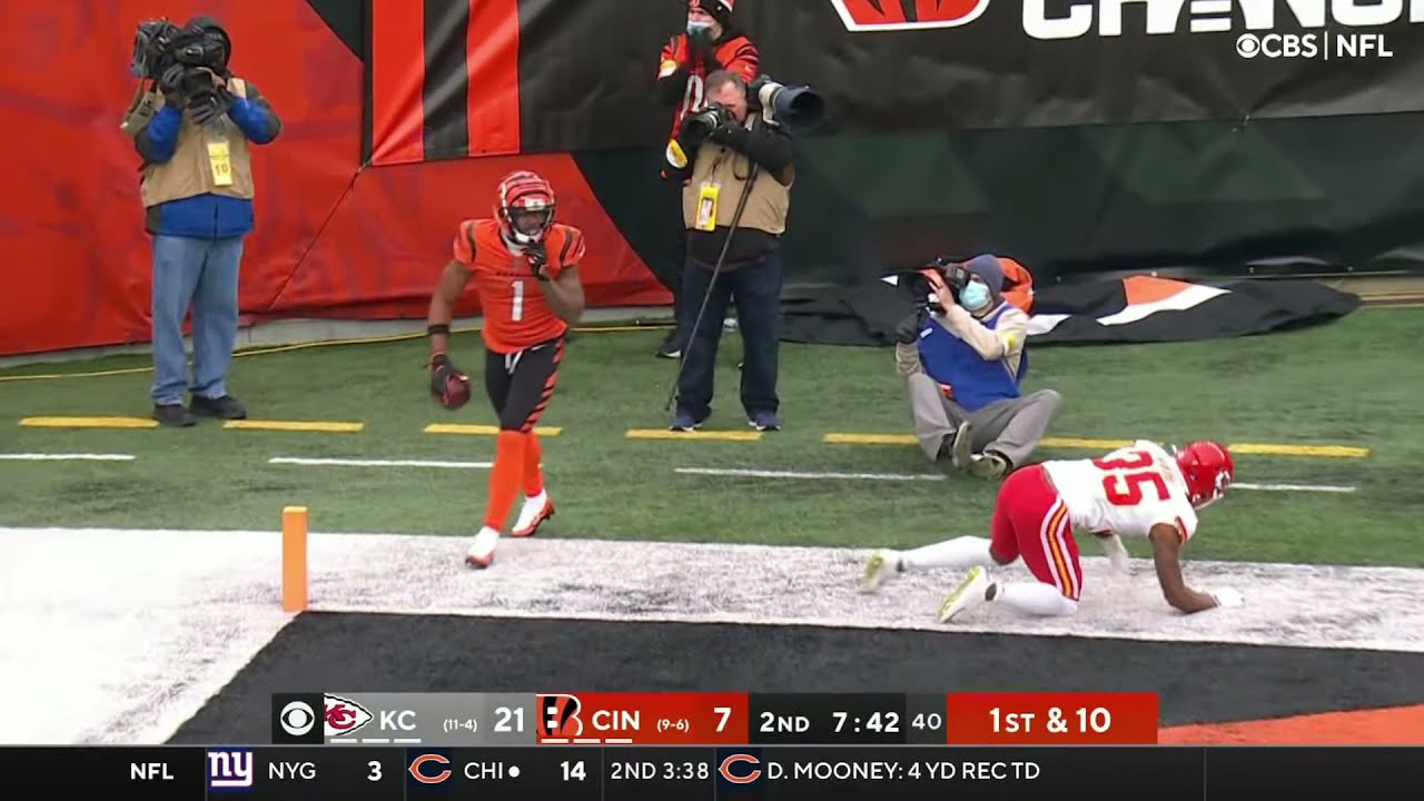 Ja'Marr Chase teaches Charvarius Ward a lesson