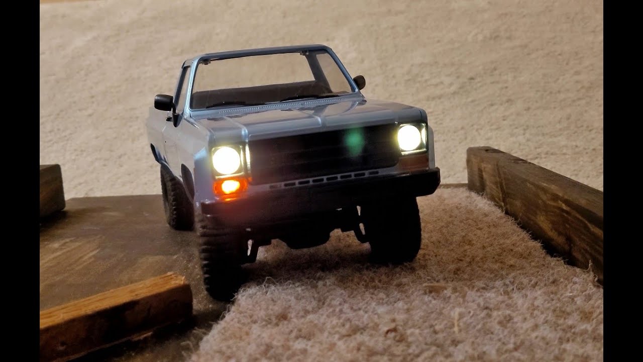 EAZY RC Glacier (Chevrolet K10) 1:18 4WD Crawler RTR 2.4 GHz on selfmade small course in the cellar.
