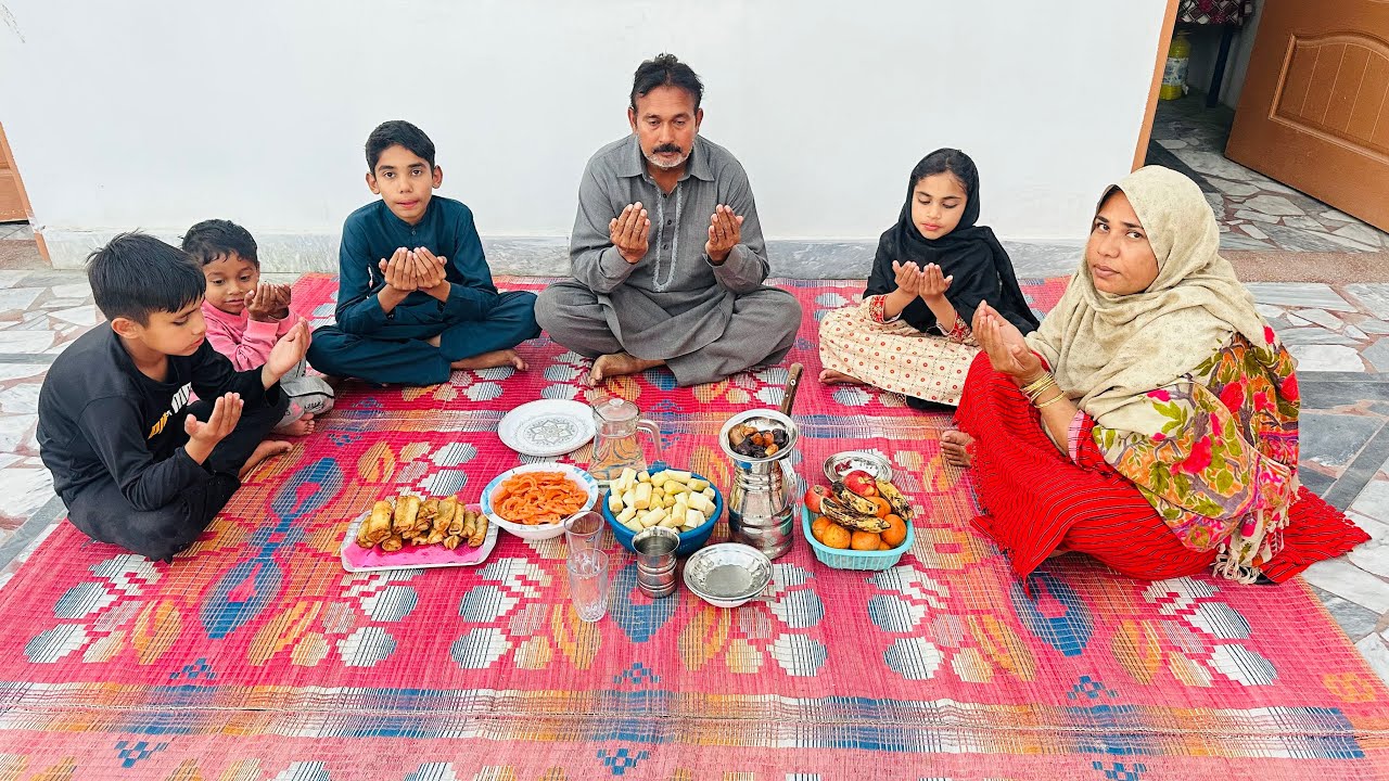 Chote nanhe ghulab bachon ke sath Roza Aftari