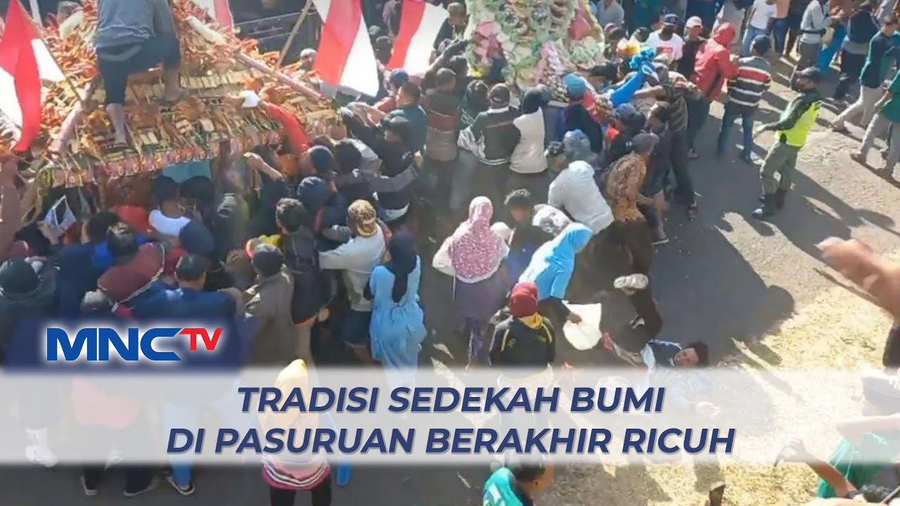 Tradisi Sedekah Bumi di Pasuruan Berakhir Ricuh, Ratusan Orang Rebutan Ancak Gunungan - LIM 30/07