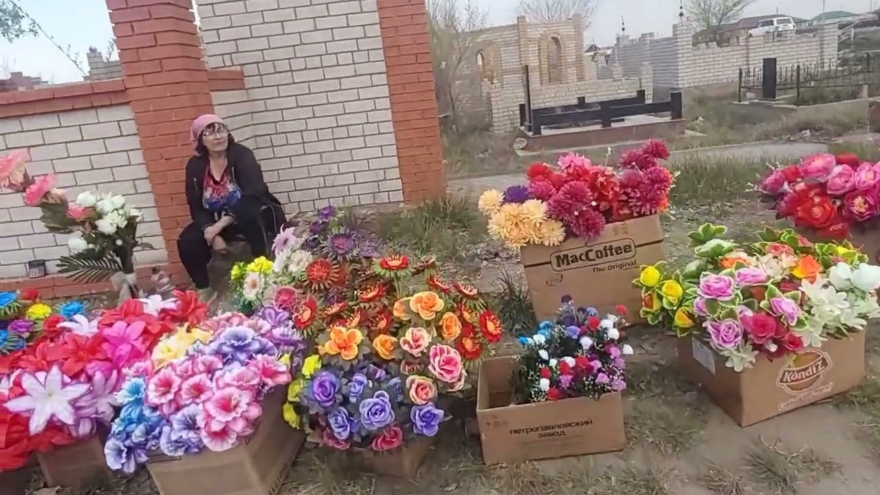 Прогулка по кладбищу. Семей. Знаменская трасса.