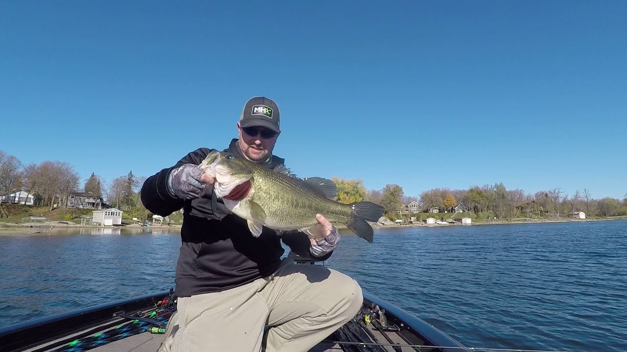Almost broke my Personal Best! Fall Jerkbait Fun!