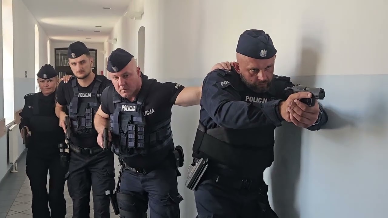 Postępowanie w sytuacji zagrożenia atakiem aktywnego strzelca na przykładzie uczelni wyższej.
