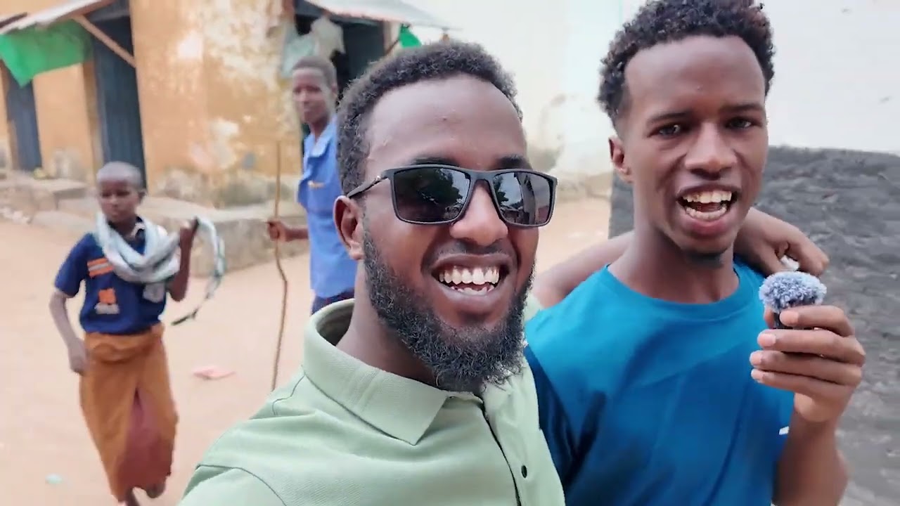 Shacabka Degmada Diinsoor oo Aad u Bogaadiyey Maamulka Cusub ee Degmada iyo Madaxweyne Laftagareen .