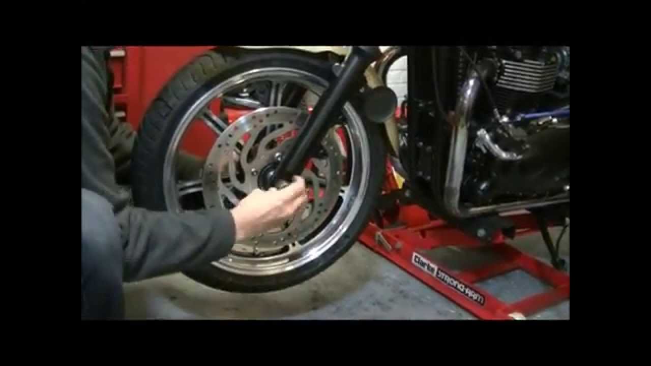 Delboy's Garage, Triumph Bonneville, Pt #1, 'wheel removal'.