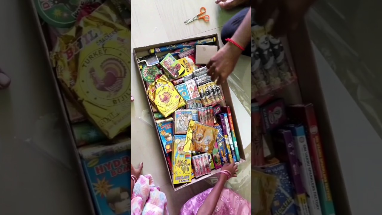 🤯Diwali Crackers Unboxing💥 giftbox unboxing  2024 #shortsfeed #crackers #diwali #diwali2024 #shorts