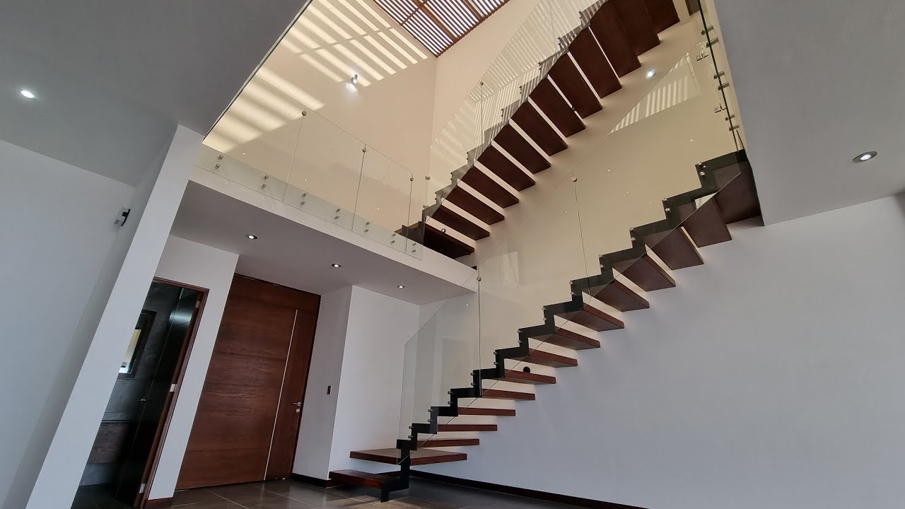 Venta Casa iluminada en Lomas de Juriquilla Querétaro con triple altura y roofgarden $6,950,000mxn