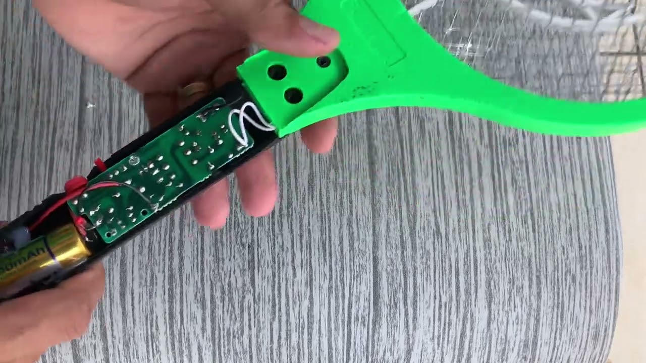 Como consertar raquete de matar mosquito