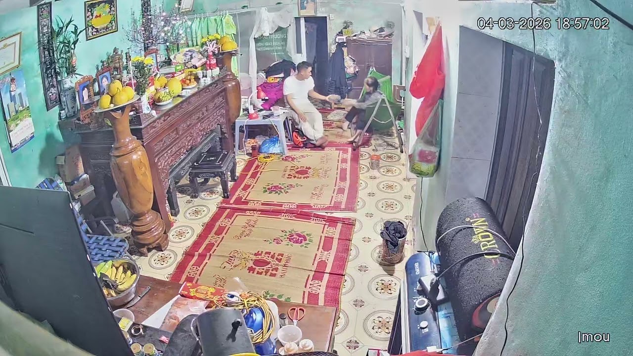 Về nhờ mẹ cất hộ tiền bán chân gà sau tết 10 ngày