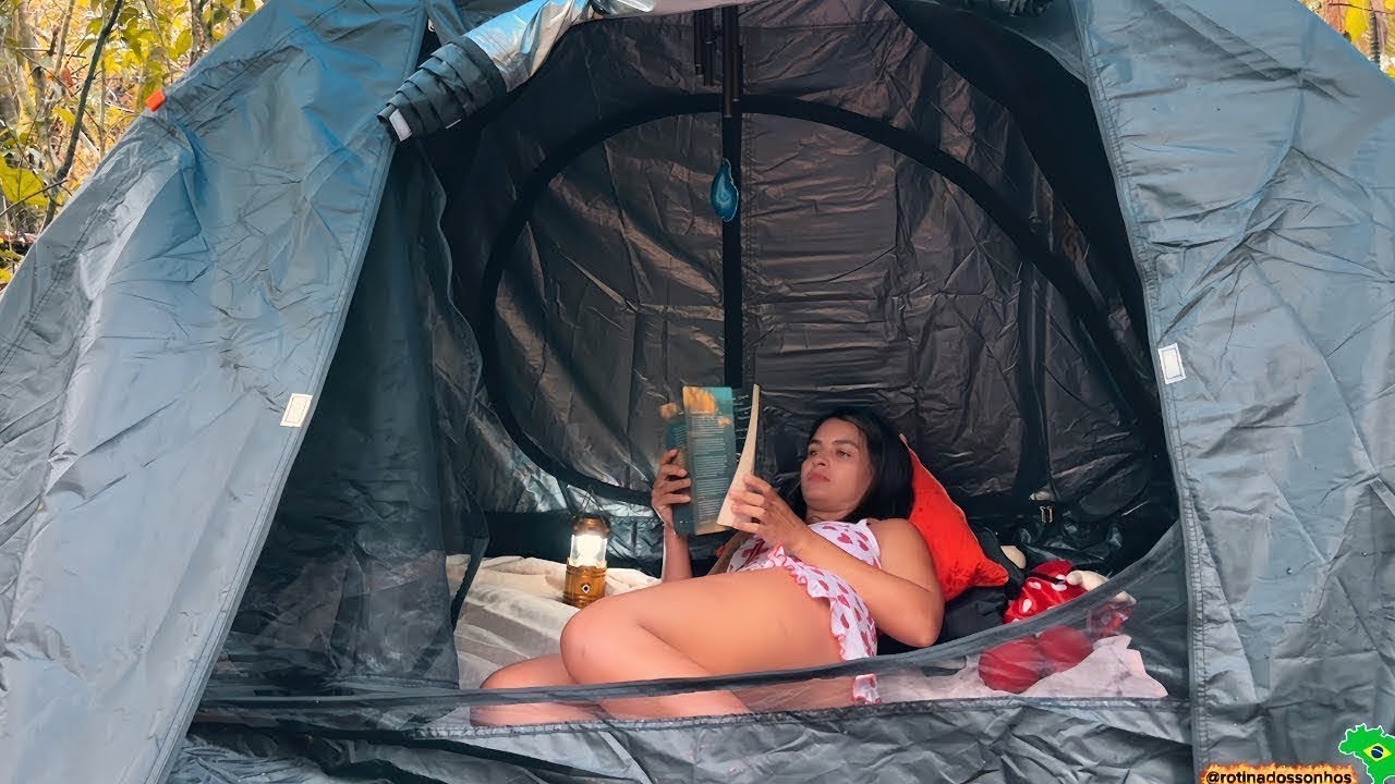 ACAMPAMENTO SOB CHUVA E FRIO NA FLORESTA NA BARRACA 