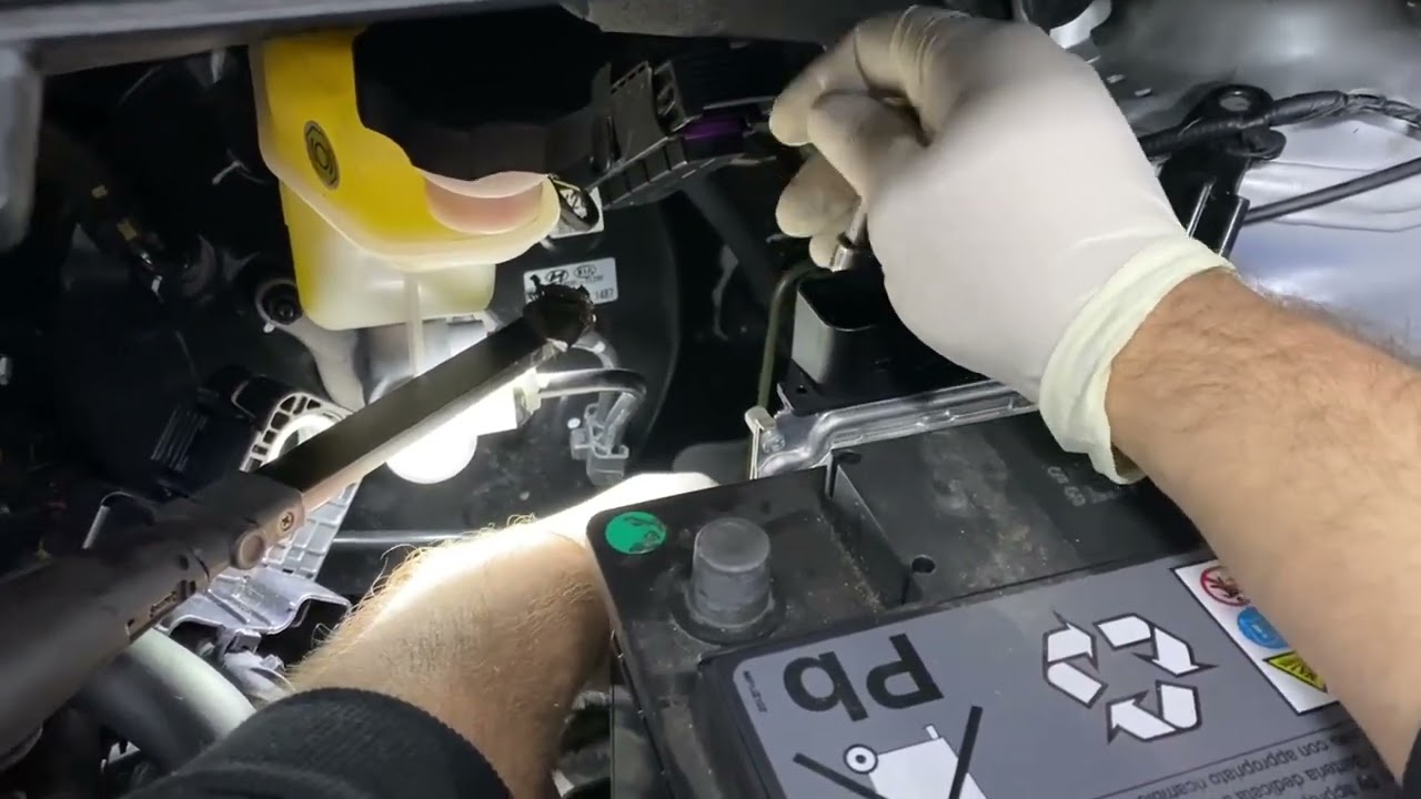HYUNDAI IX20 BATTERY REPLACEMENT CHANGE DIY BATTERIE WECHSELN 1.4 2017 START STOP PROBLEM