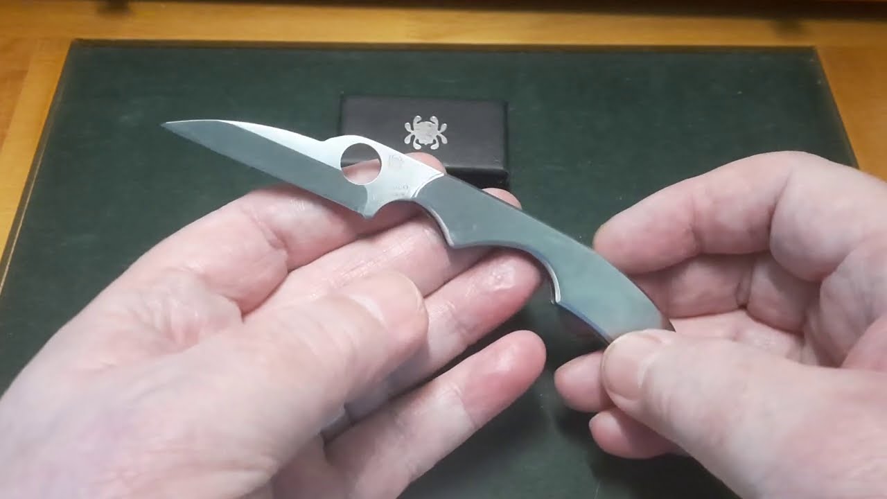 Spyderco Kiwi 🥝 and friends.