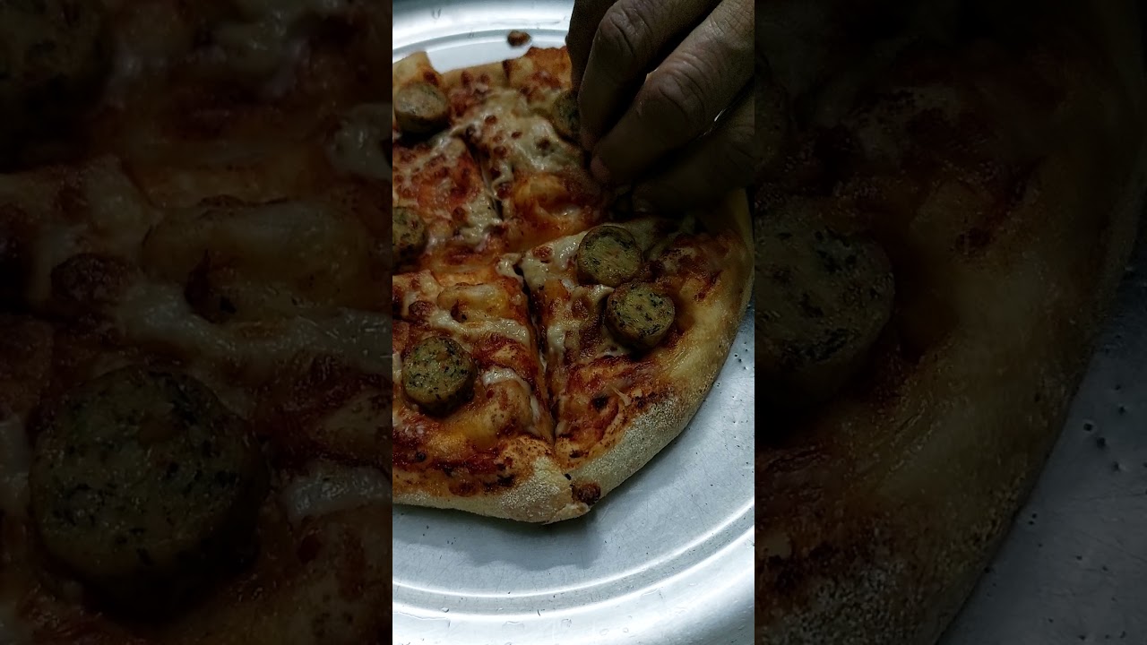 Domino's Chicken Sausage Pizza Mania 