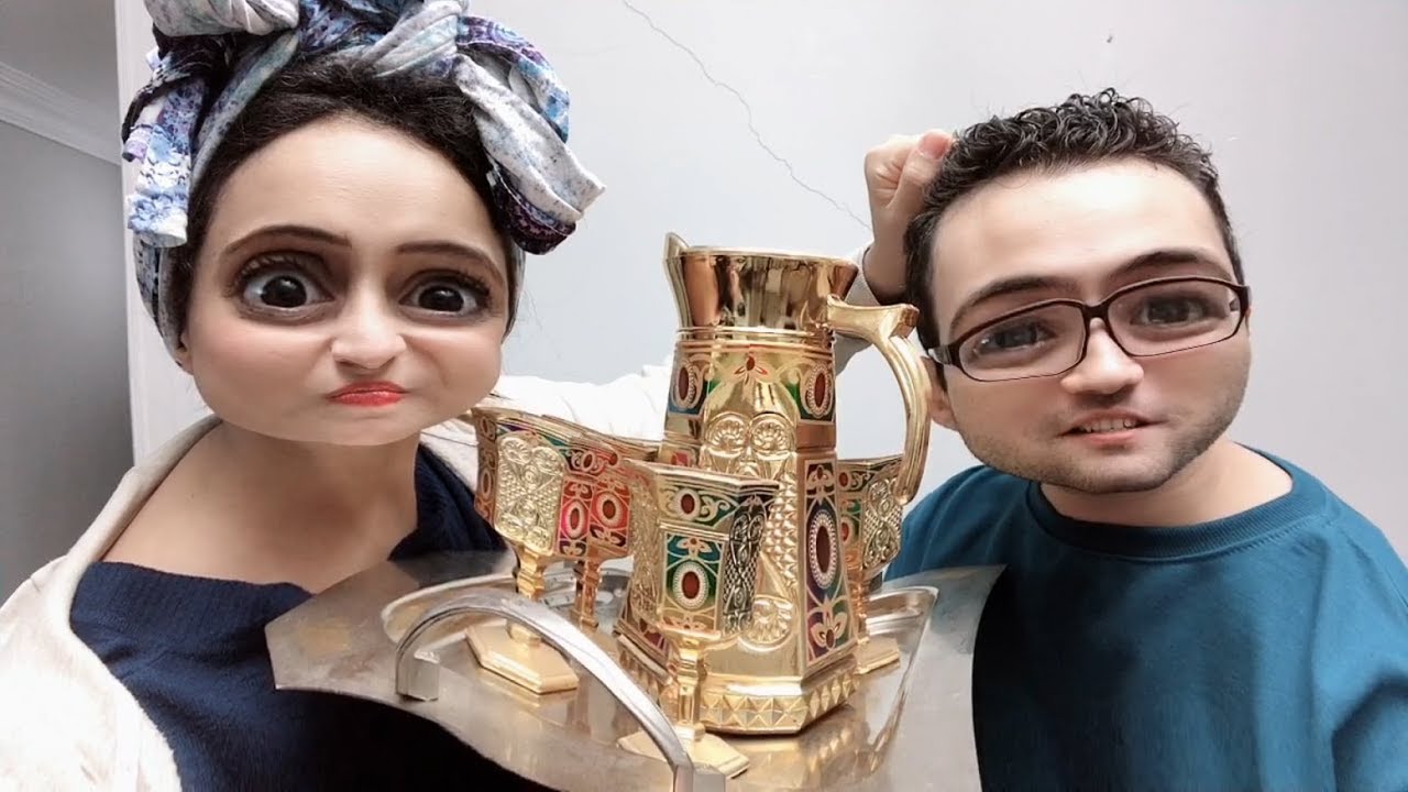 لما جوزك يفتح النيش من وراكي ...!! :D