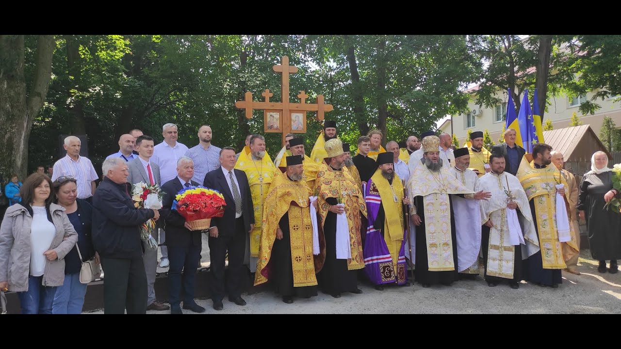 BucPress TV-Tinerii români din Ținutul Herța au renovat Memorialul eroilor români împuțcați în 1940