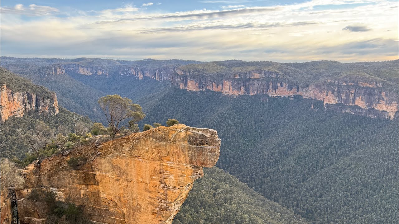 Best of Blue Mountains Hanging Rock via Burramoko Trail Blackheath NSW most Dangerous location.